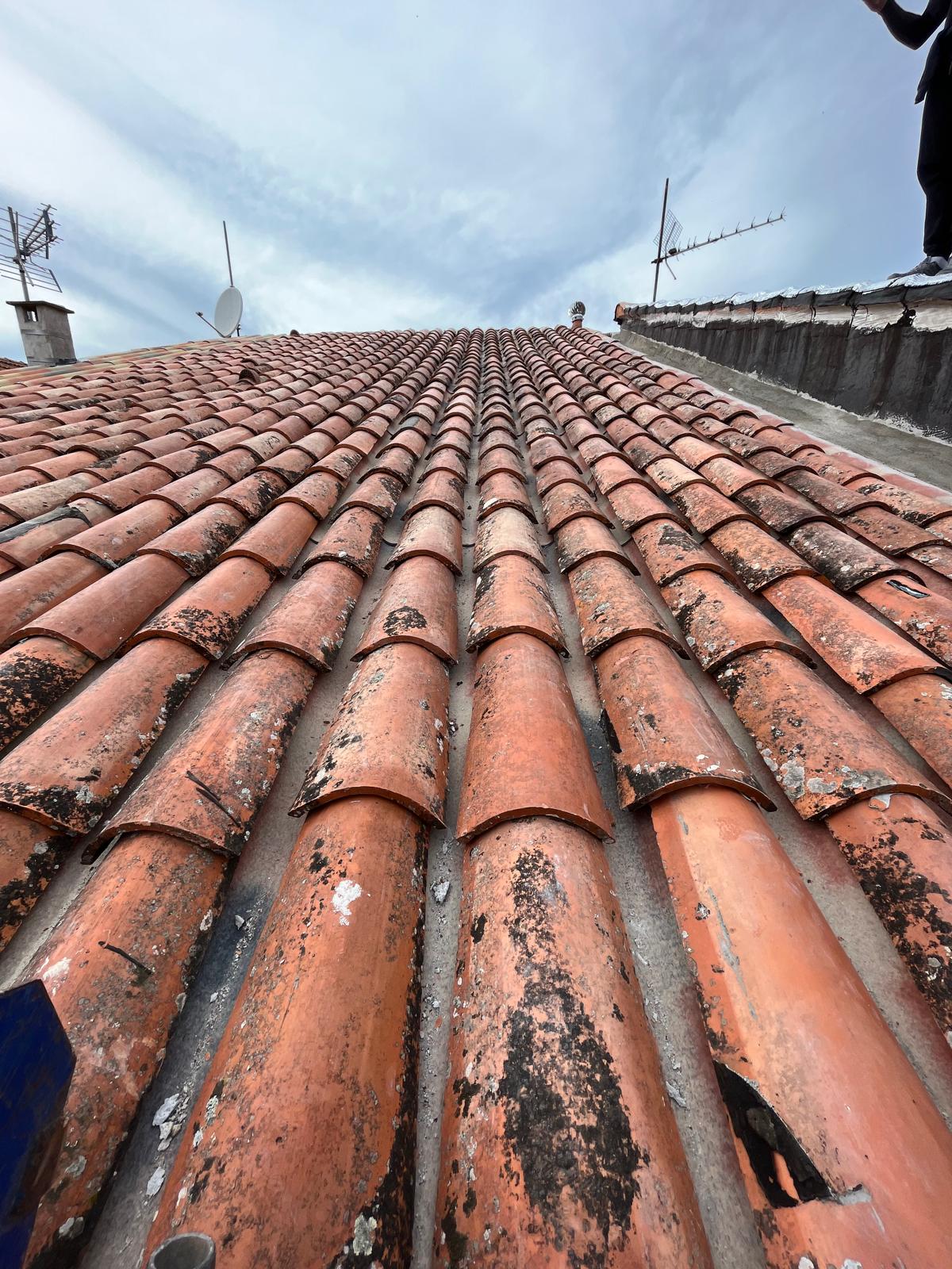 Toiture vétuste avant intervention