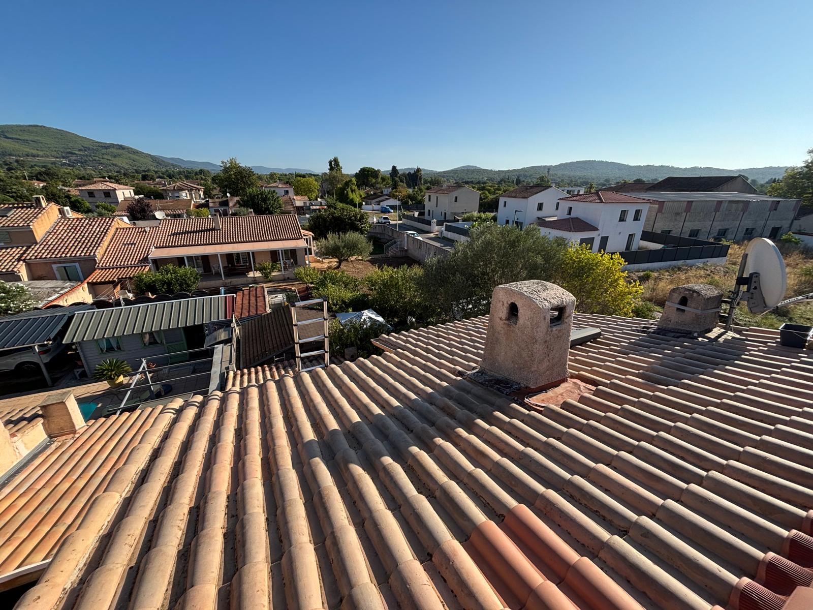 Toiture rénovée par SB Couverture dans le Var