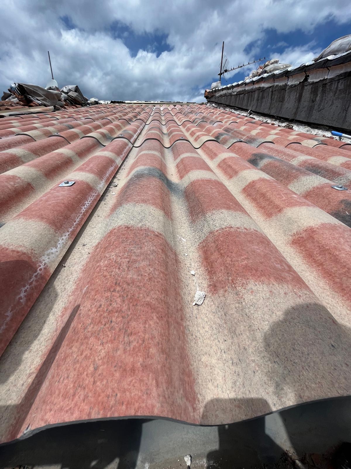 Toiture présentant des signes d'infiltration